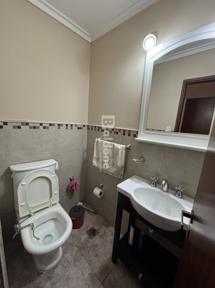 ESPECTACULAR CASA EN VENTA SOBRE CALLE 109 E/ 18 Y AVDA.