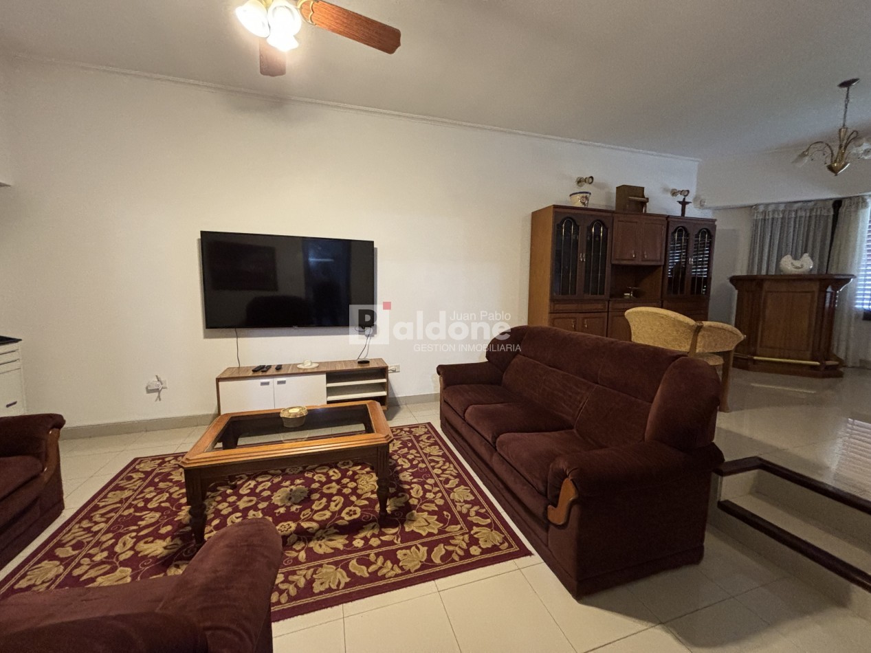 ESPECTACULAR CASA EN VENTA SOBRE CALLE 109 E/ 18 Y AVDA.