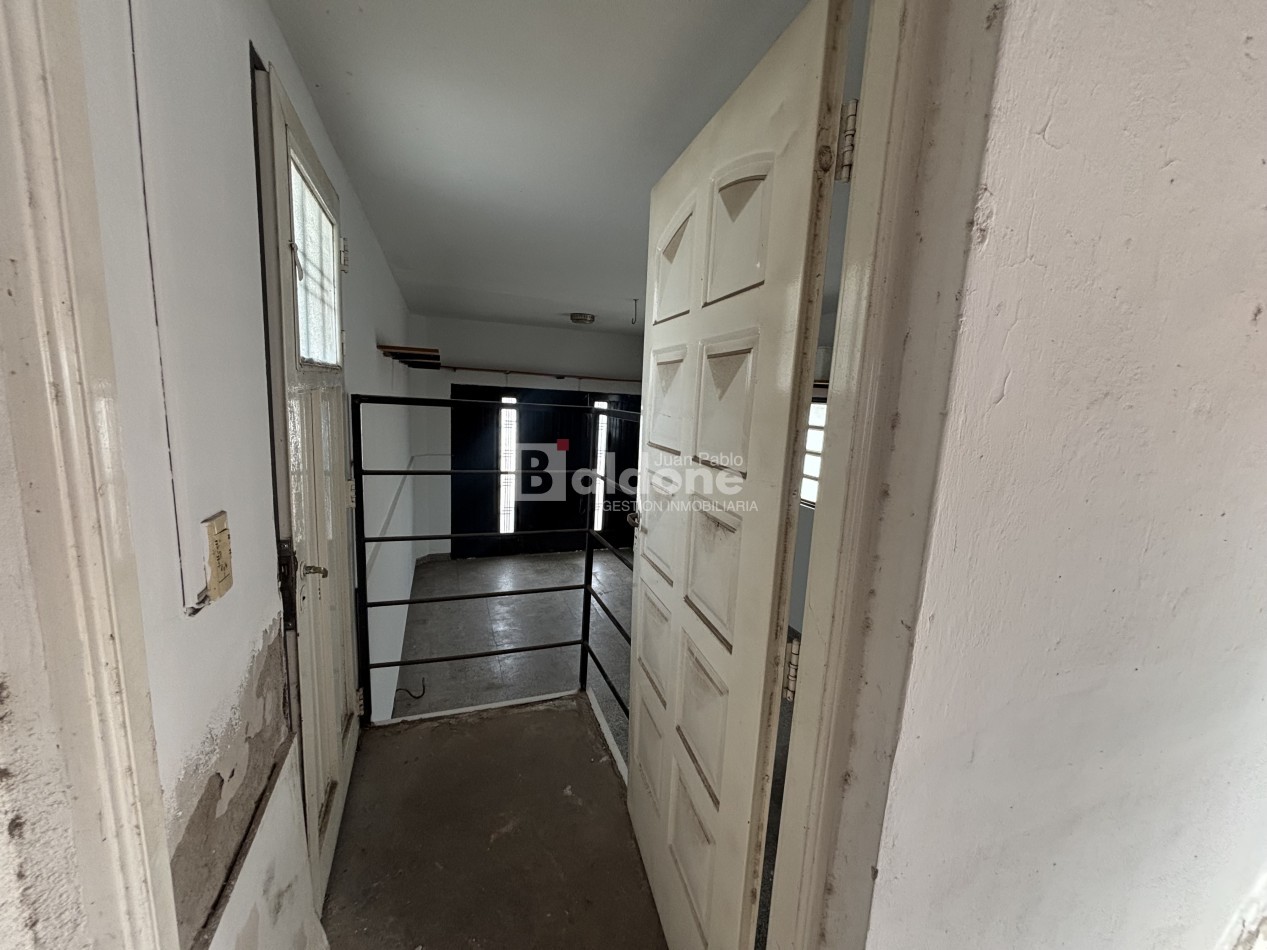 CASA EN VENTA EN SANTA ROSA LA PAMPA - MUY BUENA UBICACION