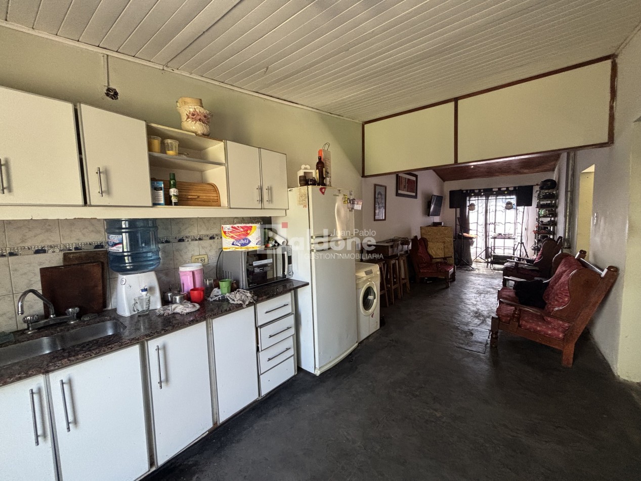 EN VENTA CASA EN CALLE 6 E/ 25 Y 27 - GRAL. PICO 