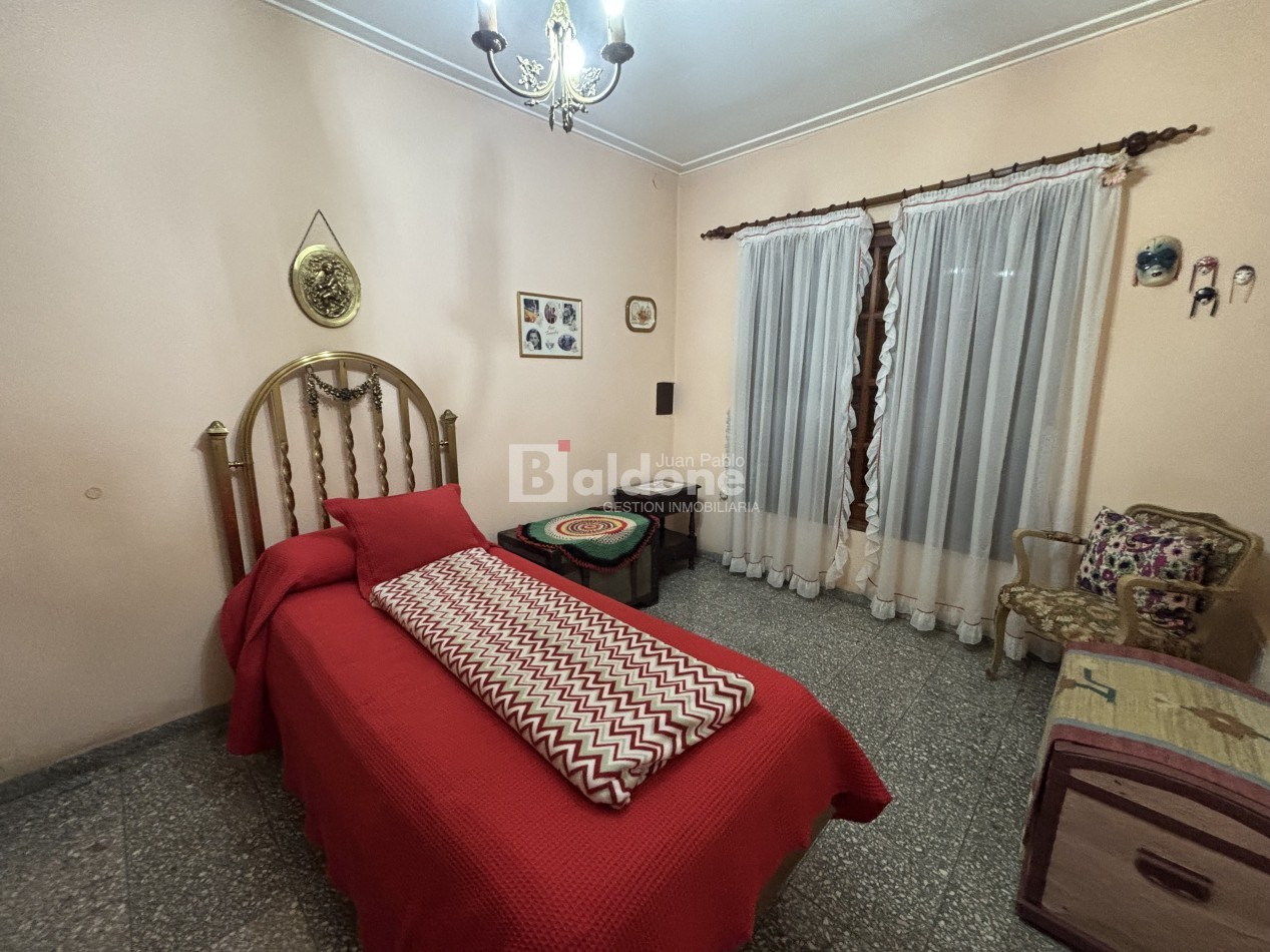 EN VENTA - CASA + DOS DEPARTAMENTOS - CALLE 10 E/ 5 y 7 - GRAL. PICO