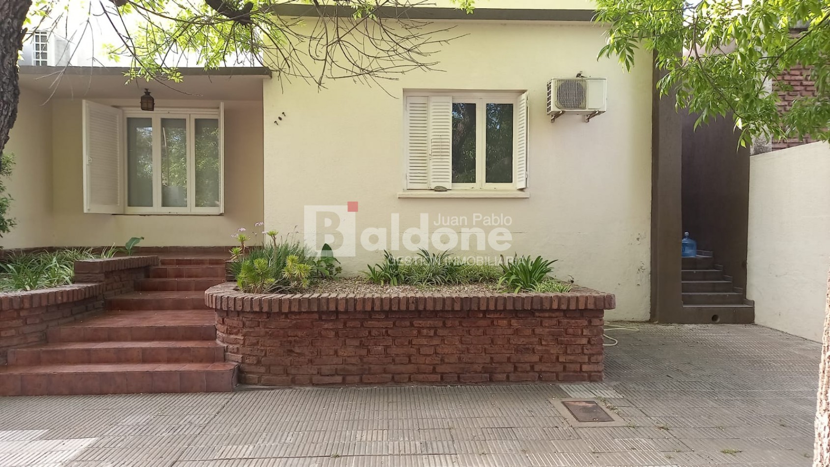 CASA EN VENTA - CALLE 25 E/ AVDA Y 16 - GRAL. PICO - LA PAMPA