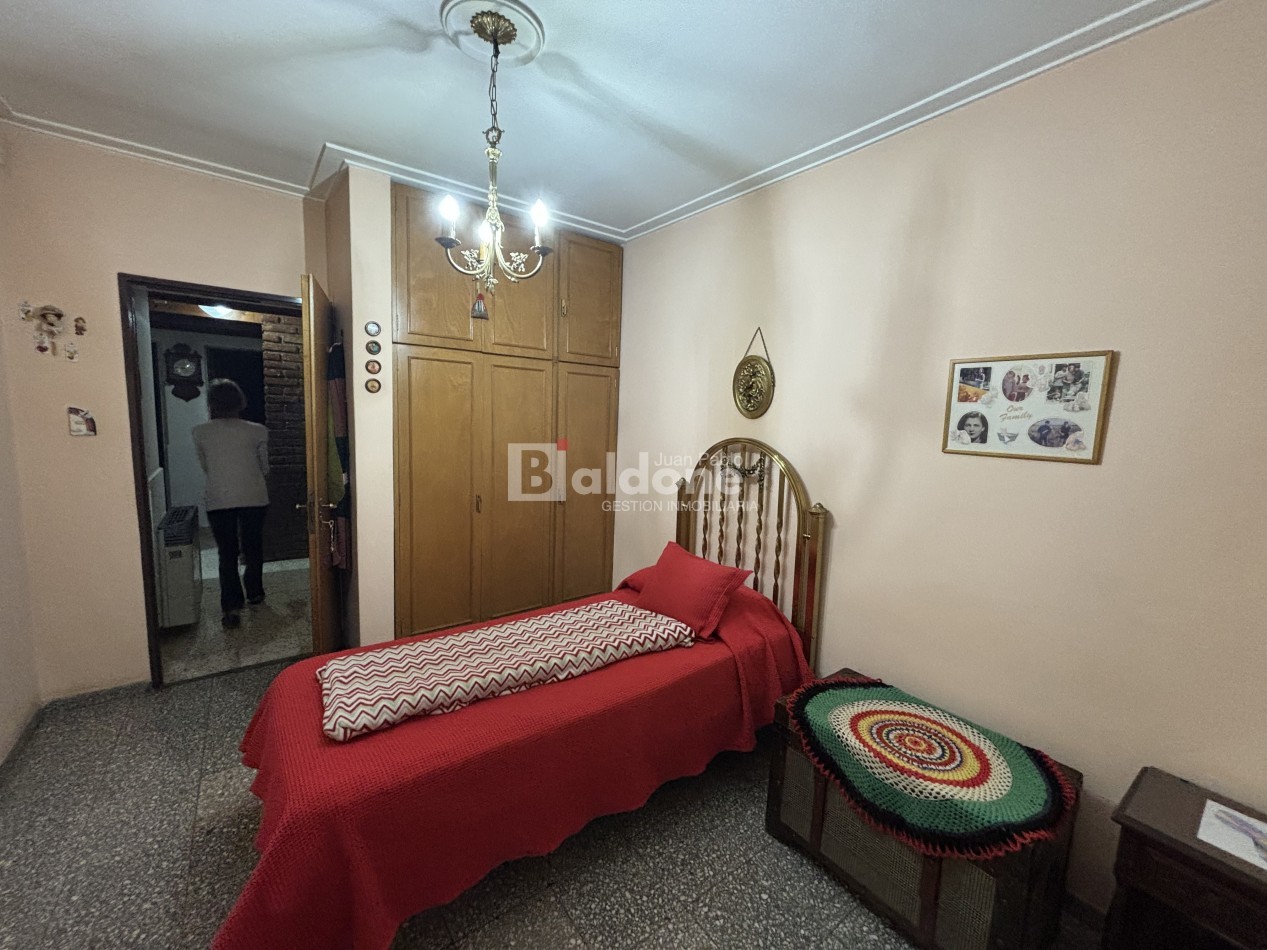 EN VENTA - CASA + DOS DEPARTAMENTOS - CALLE 10 E/ 5 y 7 - GRAL. PICO