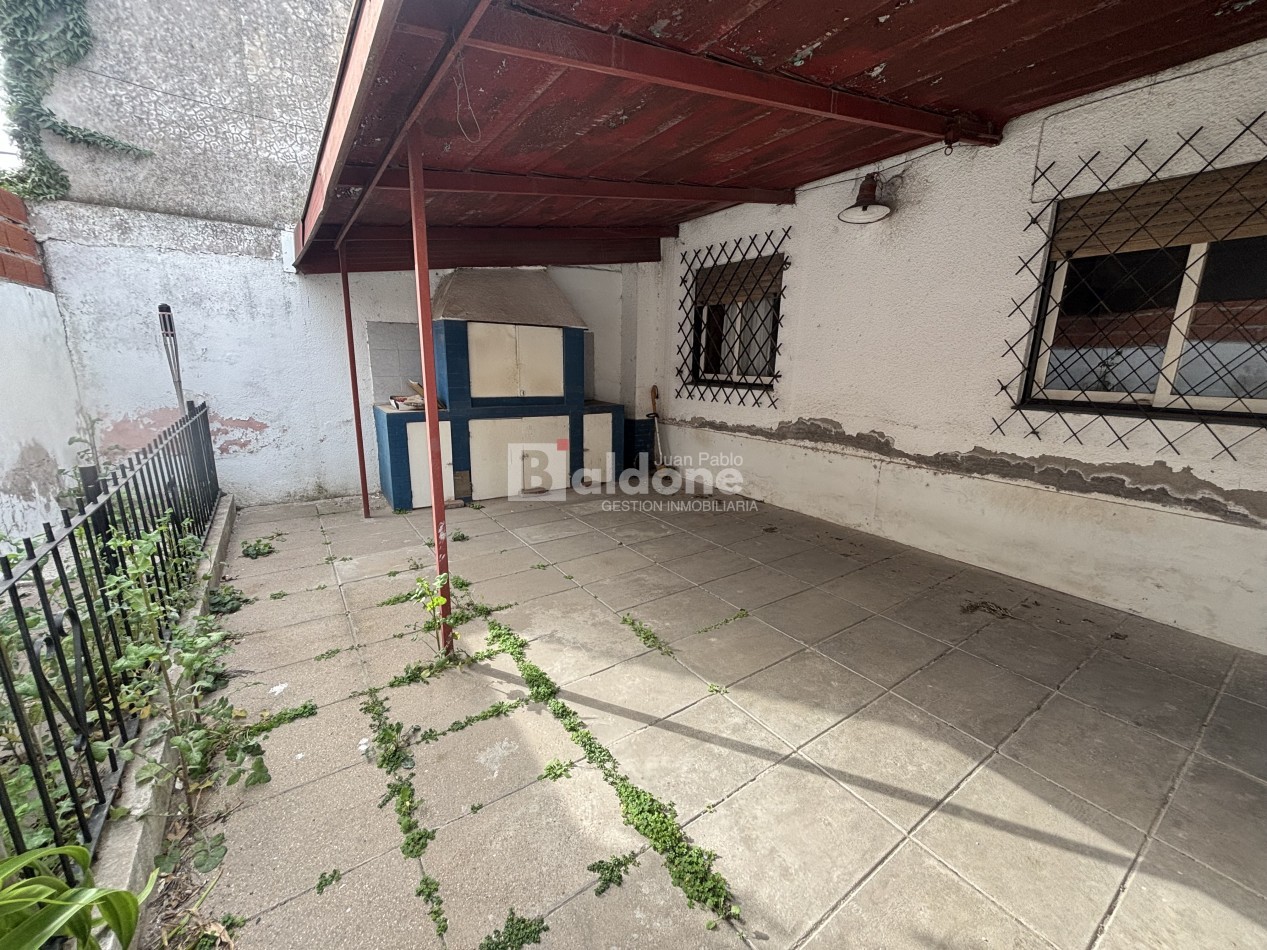 CASA EN VENTA EN SANTA ROSA LA PAMPA - MUY BUENA UBICACION