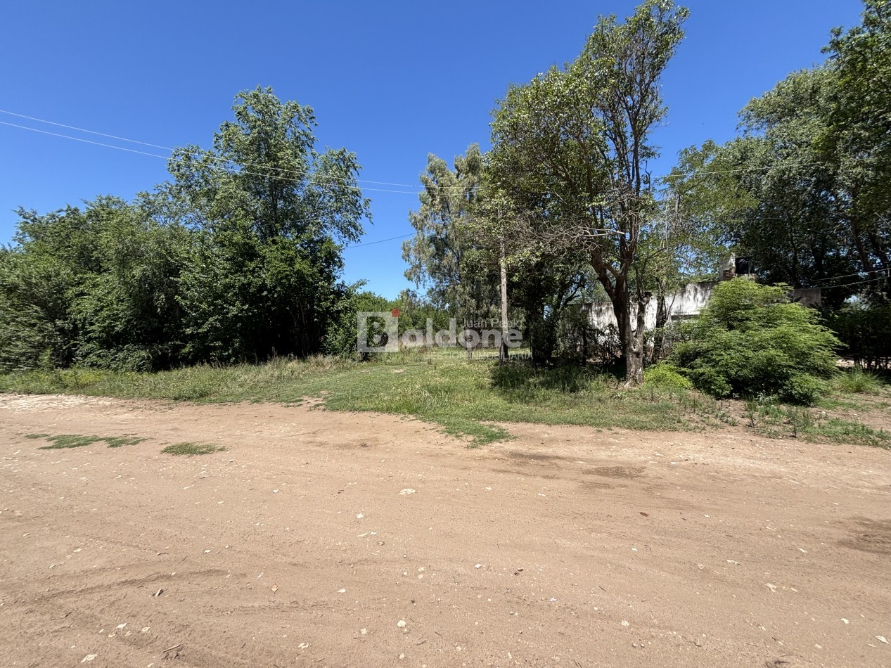 EN VENTA - CASA CON AMPLIO TERRENO - MONTE NIEVAS - LA PAMPA