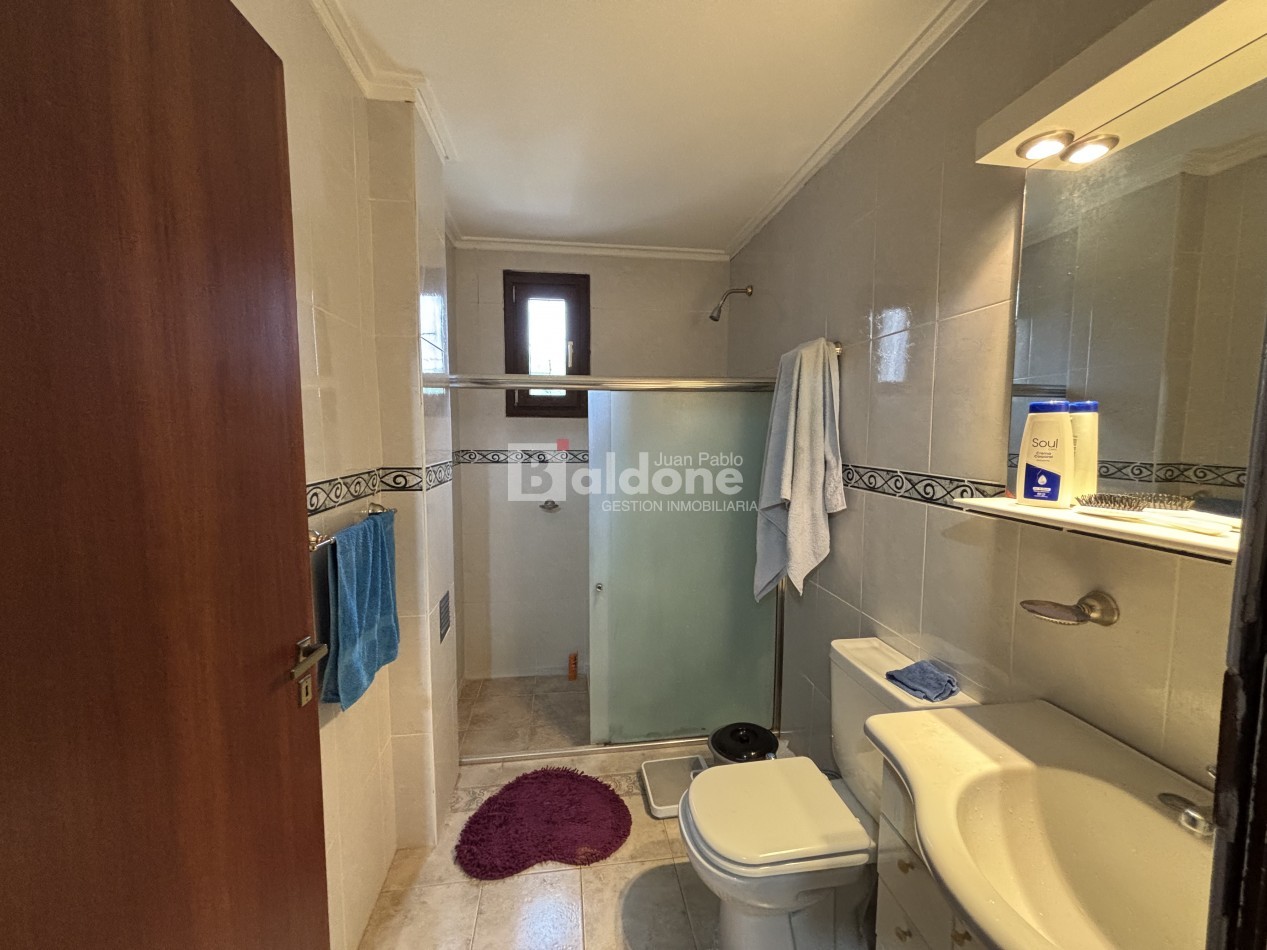 ESPECTACULAR CASA EN VENTA SOBRE CALLE 109 E/ 18 Y AVDA.