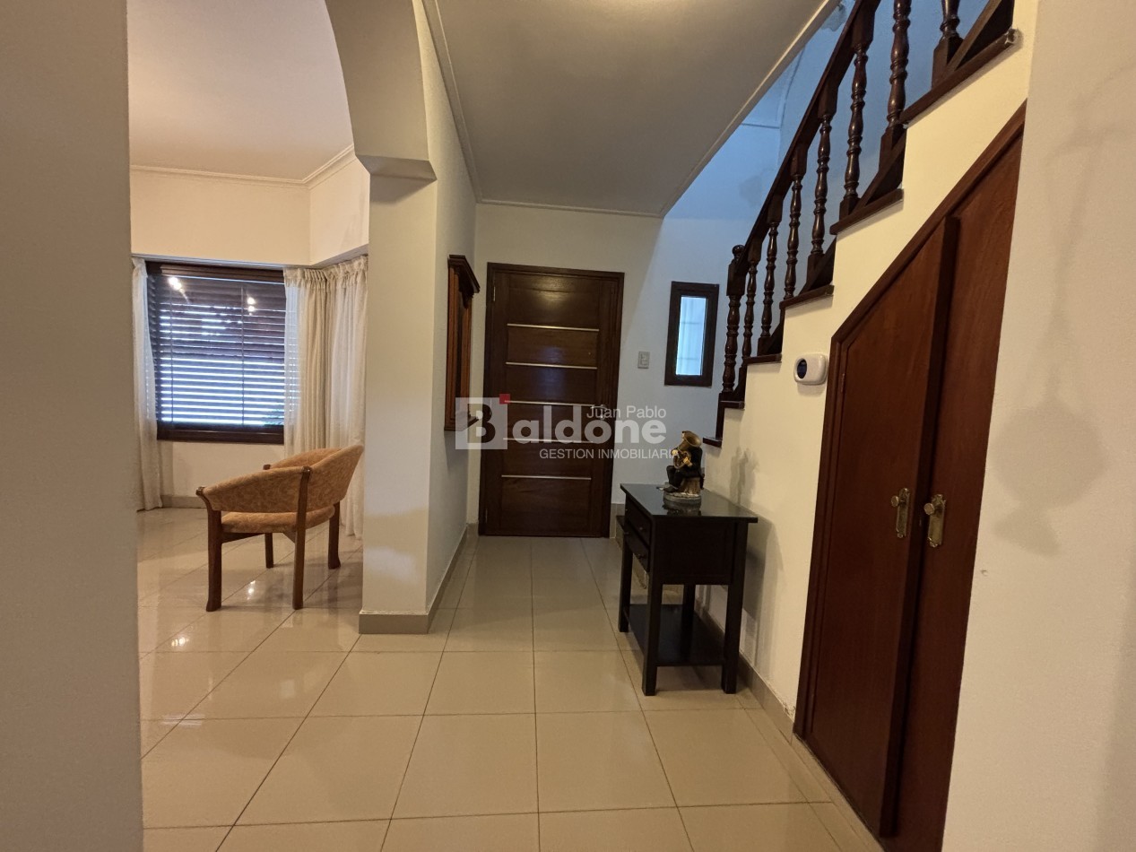 ESPECTACULAR CASA EN VENTA SOBRE CALLE 109 E/ 18 Y AVDA.