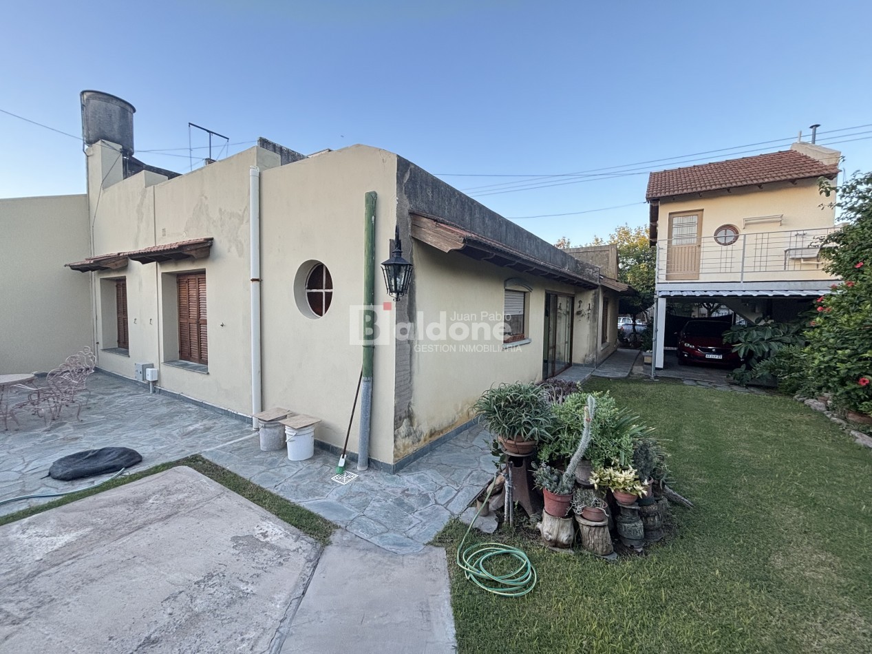 EN VENTA - CASA + DOS DEPARTAMENTOS - CALLE 10 E/ 5 y 7 - GRAL. PICO