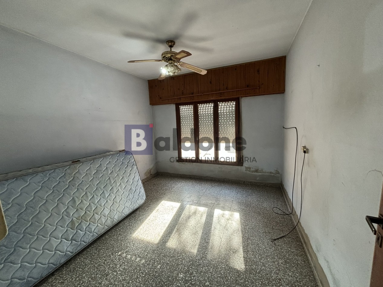 EN VENTA - AMPLIA CASA SOBRE CALLE 2 E/ 21 Y 23 - GRAL, PICO