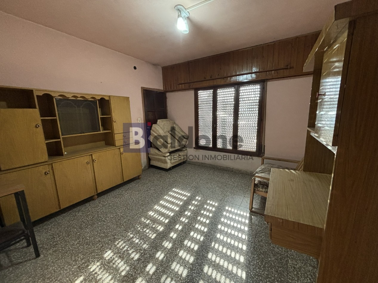EN VENTA - AMPLIA CASA SOBRE CALLE 2 E/ 21 Y 23 - GRAL, PICO