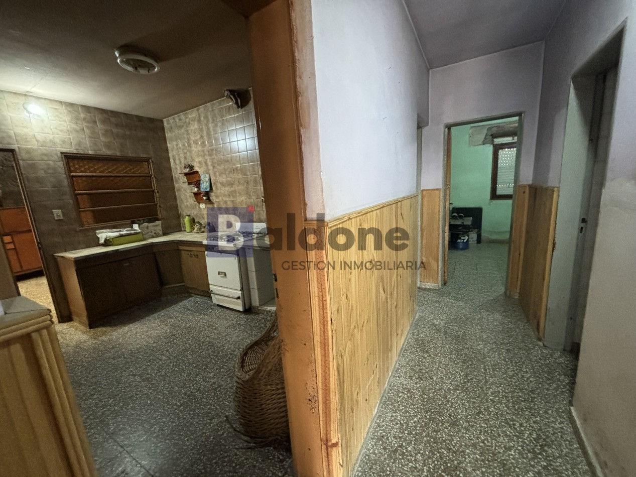 EN VENTA - AMPLIA CASA SOBRE CALLE 2 E/ 21 Y 23 - GRAL, PICO