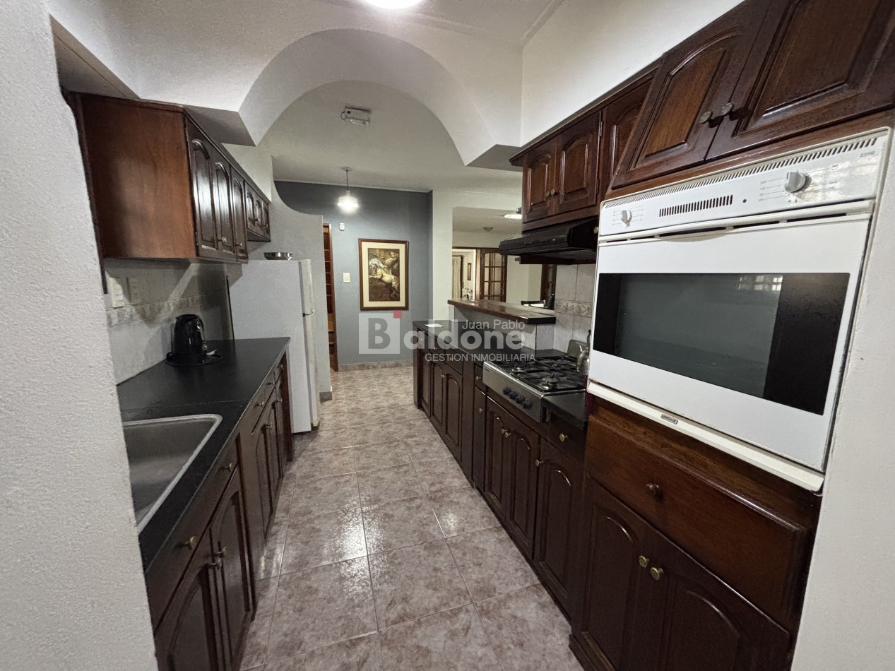 ESPECTACULAR CASA EN VENTA SOBRE CALLE 109 E/ 18 Y AVDA.