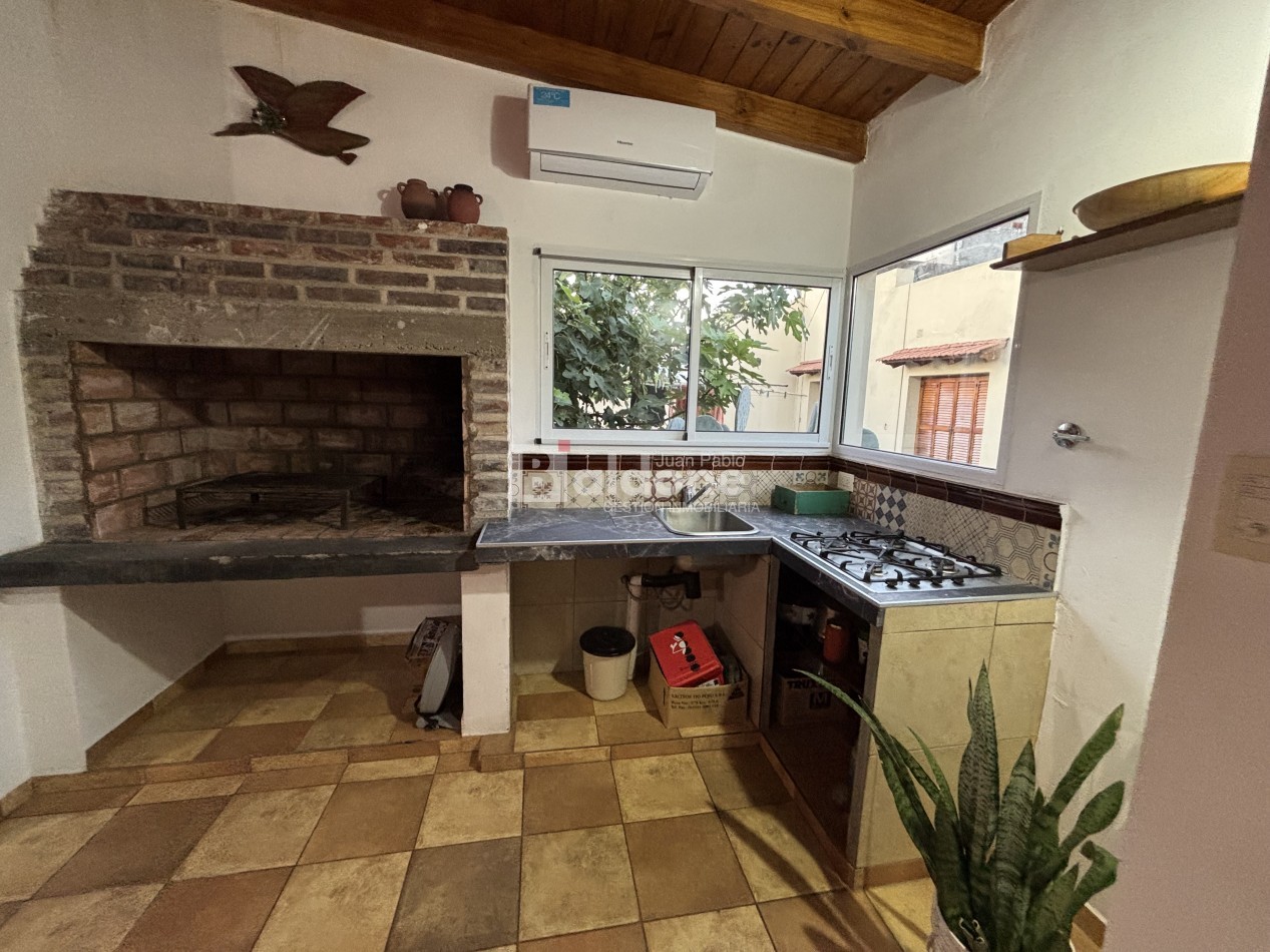 EN VENTA - CASA + DOS DEPARTAMENTOS - CALLE 10 E/ 5 y 7 - GRAL. PICO