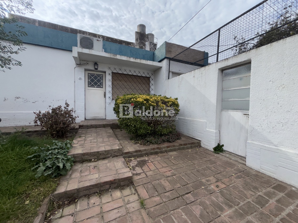 CASA EN VENTA EN SANTA ROSA LA PAMPA - MUY BUENA UBICACION