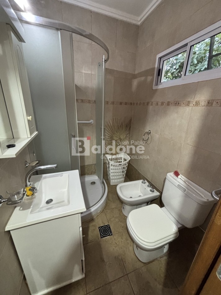 EN VENTA - CASA + DOS DEPARTAMENTOS - CALLE 10 E/ 5 y 7 - GRAL. PICO