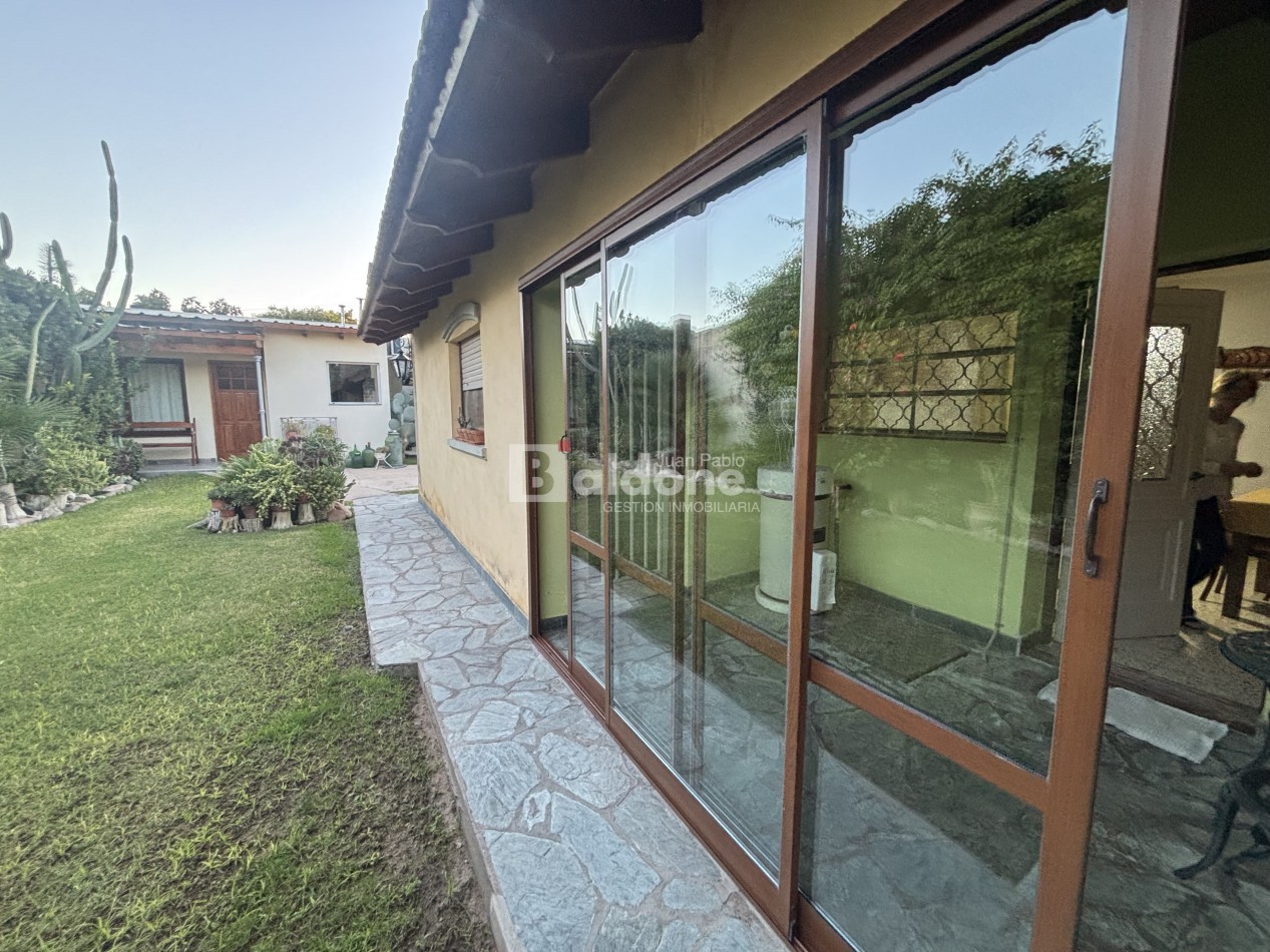 EN VENTA - CASA + DOS DEPARTAMENTOS - CALLE 10 E/ 5 y 7 - GRAL. PICO