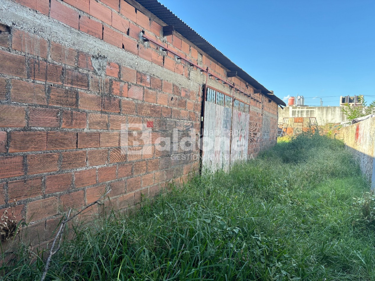 GALPON EN VENTA - CALLE 102 E/ 1 Y 2 - GRAL. PICO