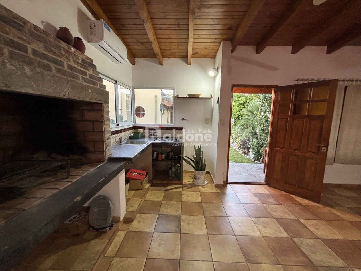 EN VENTA - CASA + DOS DEPARTAMENTOS - CALLE 10 E/ 5 y 7 - GRAL. PICO