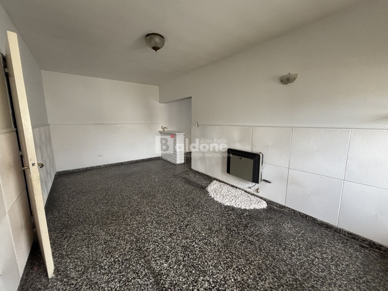 CASA EN VENTA EN SANTA ROSA LA PAMPA - MUY BUENA UBICACION