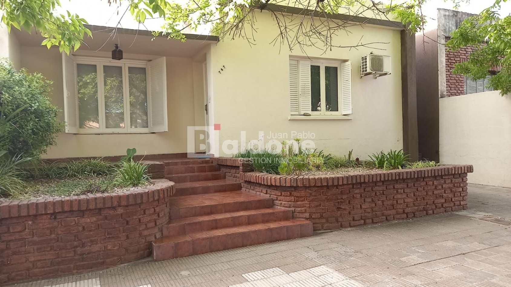 CASA EN VENTA - CALLE 25 E/ AVDA Y 16 - GRAL. PICO - LA PAMPA