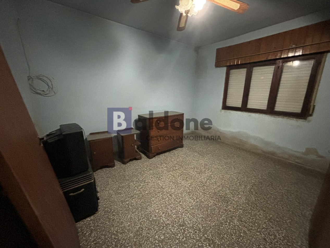 EN VENTA - AMPLIA CASA SOBRE CALLE 2 E/ 21 Y 23 - GRAL, PICO