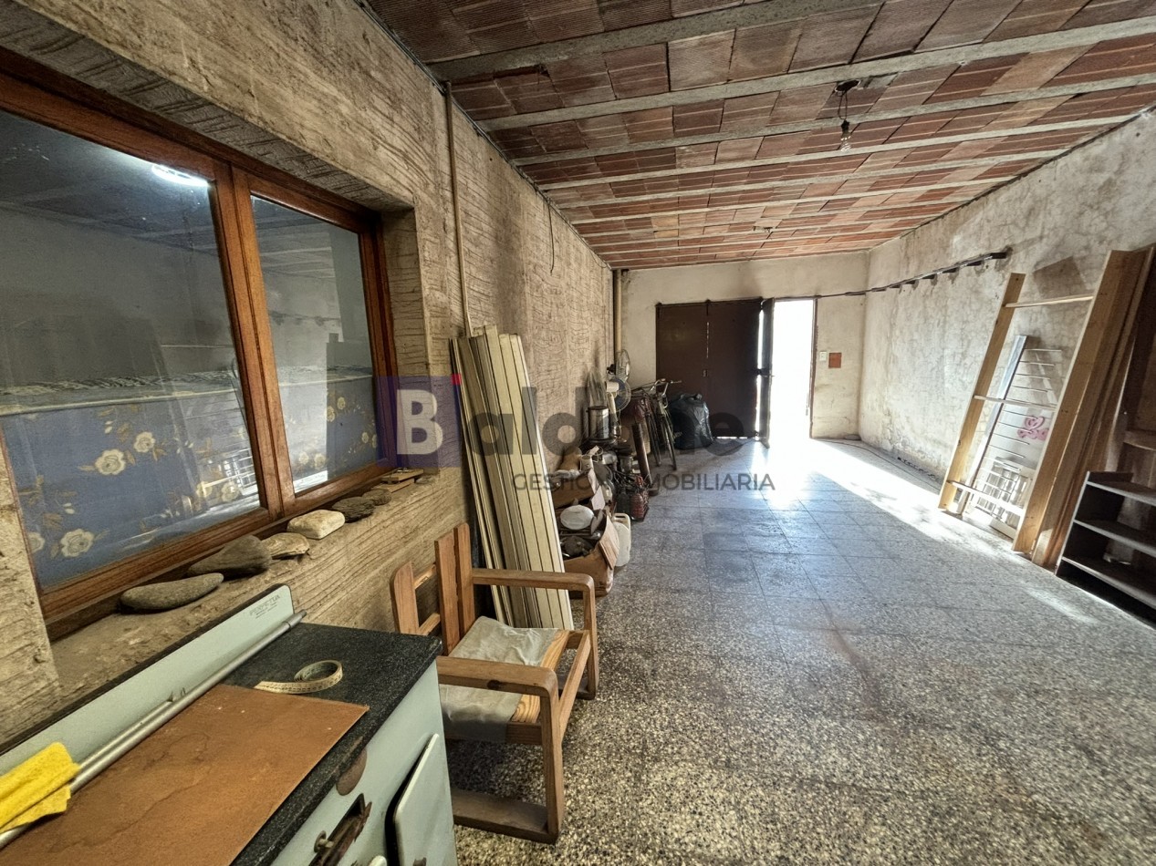 EN VENTA - AMPLIA CASA SOBRE CALLE 2 E/ 21 Y 23 - GRAL, PICO
