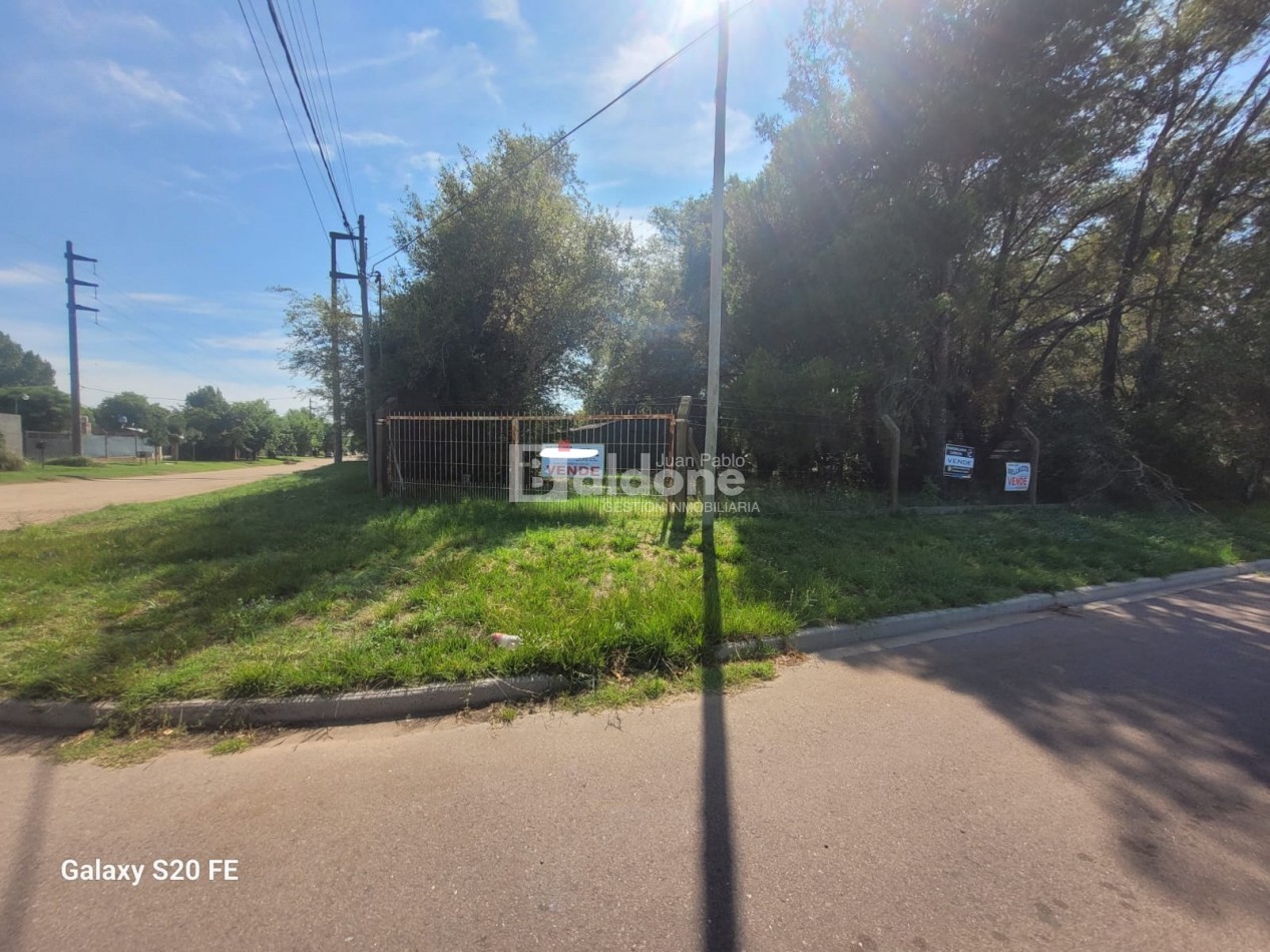 EN VENTA - EXCELENTE PREDIO - CALLE 17 ESQ. 44 - GRAL. PICO