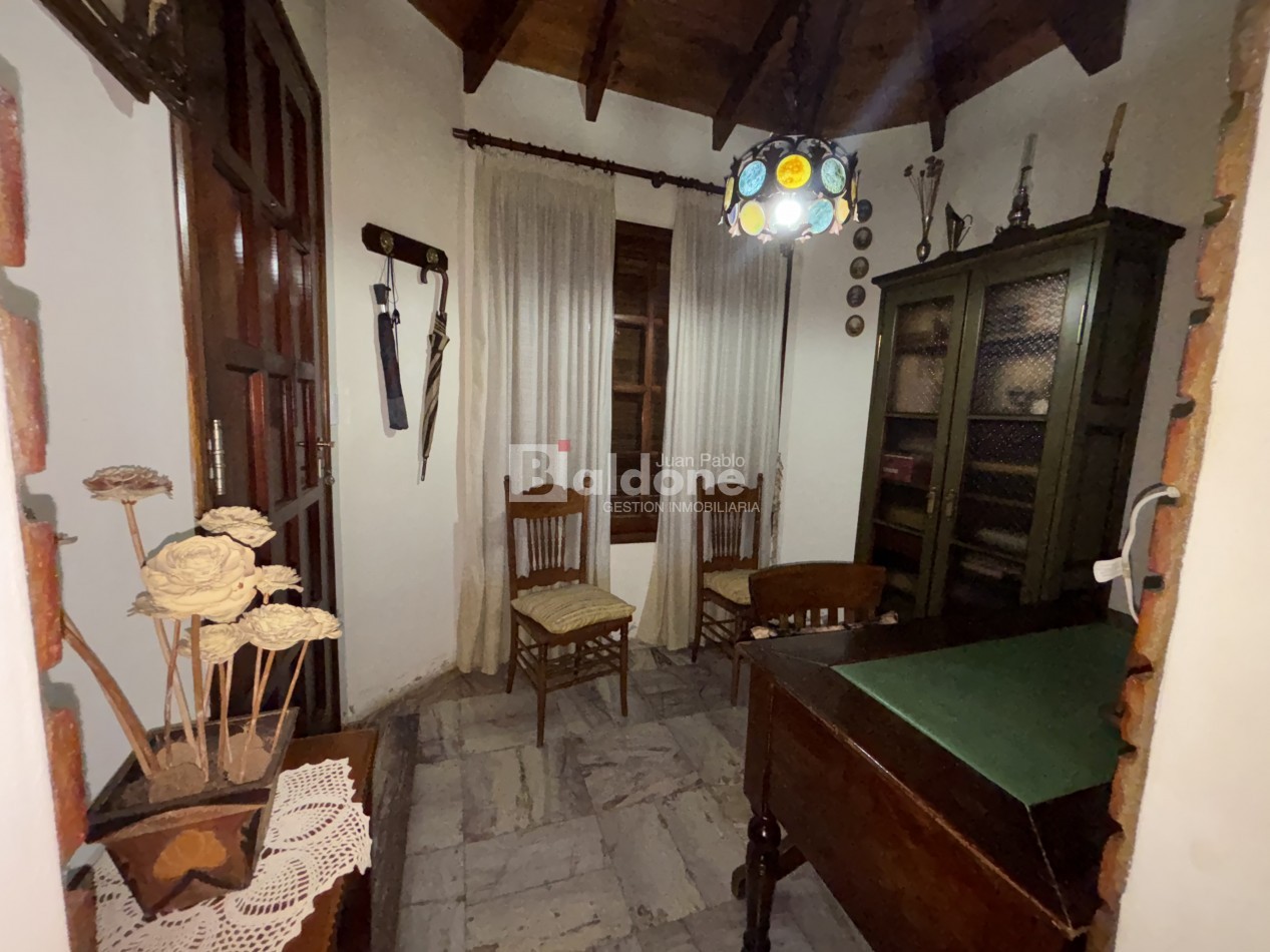 EN VENTA - CASA + DOS DEPARTAMENTOS - CALLE 10 E/ 5 y 7 - GRAL. PICO