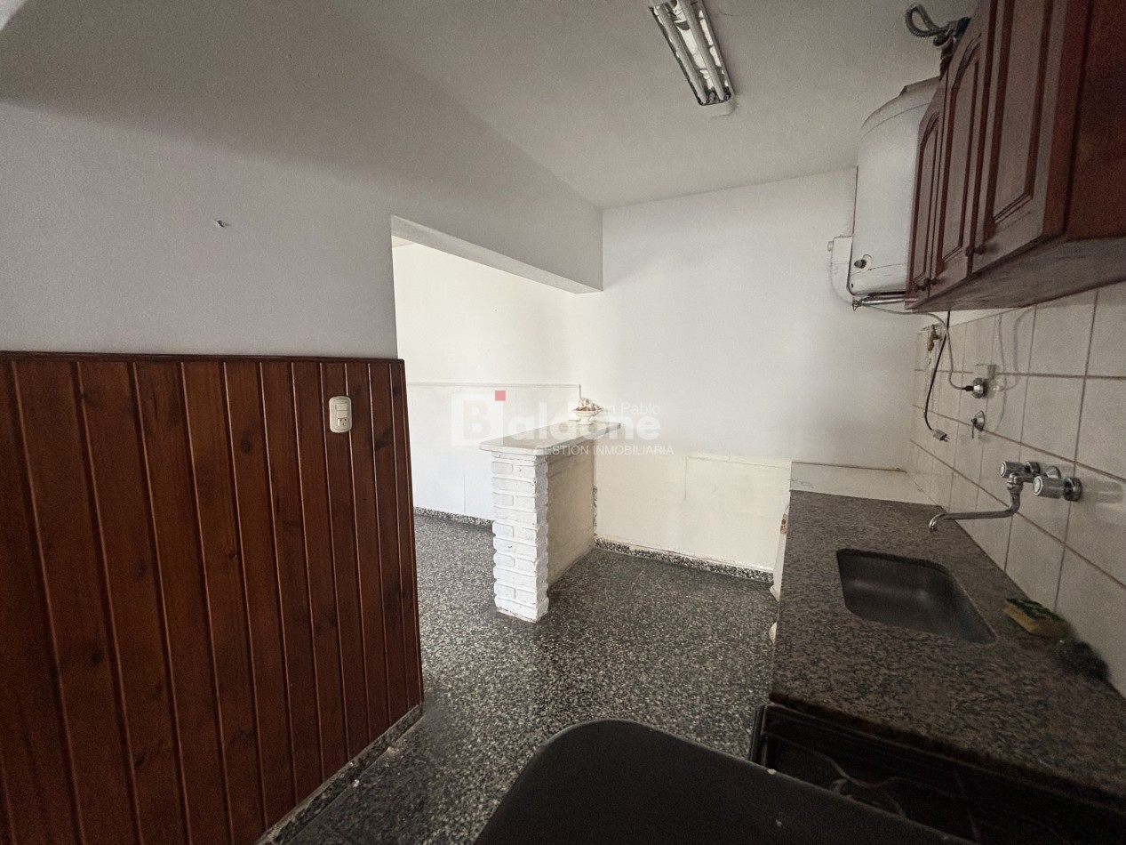 CASA EN VENTA EN SANTA ROSA LA PAMPA - MUY BUENA UBICACION