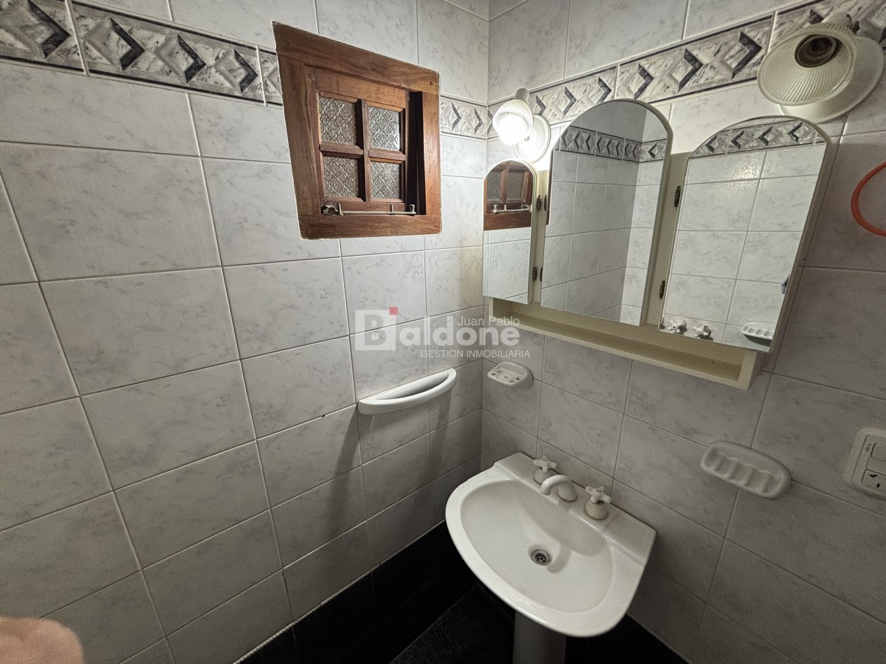 EN VENTA - CASA + DOS DEPARTAMENTOS - CALLE 10 E/ 5 y 7 - GRAL. PICO