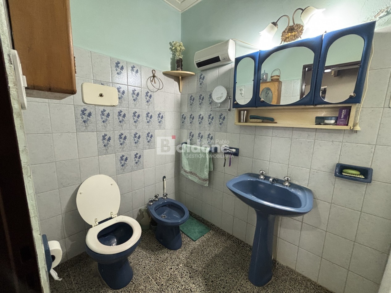 EN VENTA - CASA + DOS DEPARTAMENTOS - CALLE 10 E/ 5 y 7 - GRAL. PICO