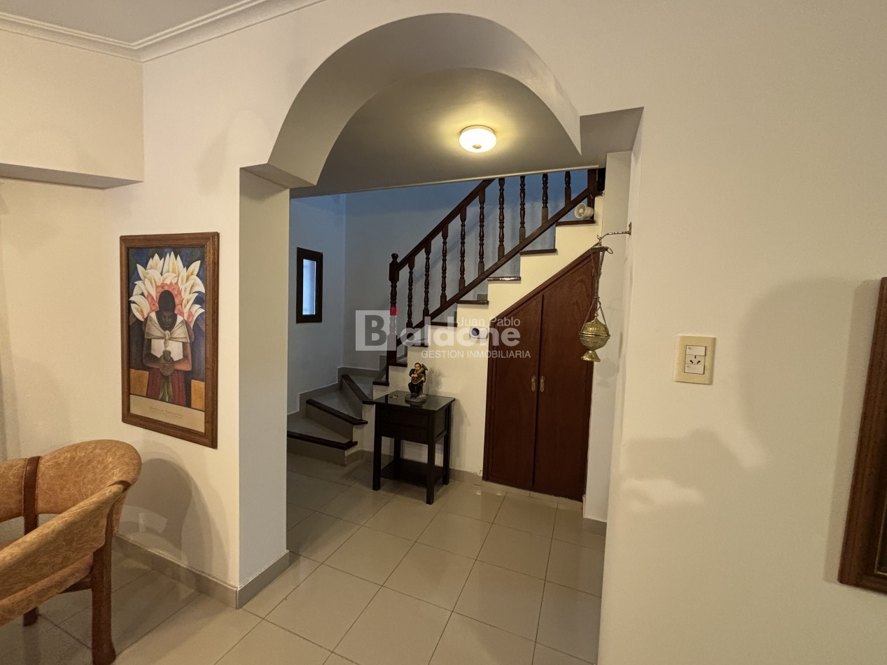 ESPECTACULAR CASA EN VENTA SOBRE CALLE 109 E/ 18 Y AVDA.