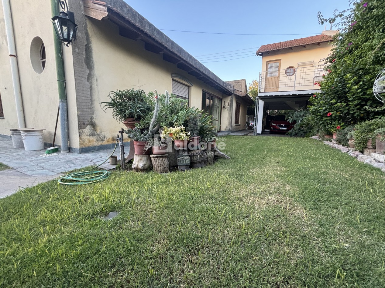 EN VENTA - CASA + DOS DEPARTAMENTOS - CALLE 10 E/ 5 y 7 - GRAL. PICO