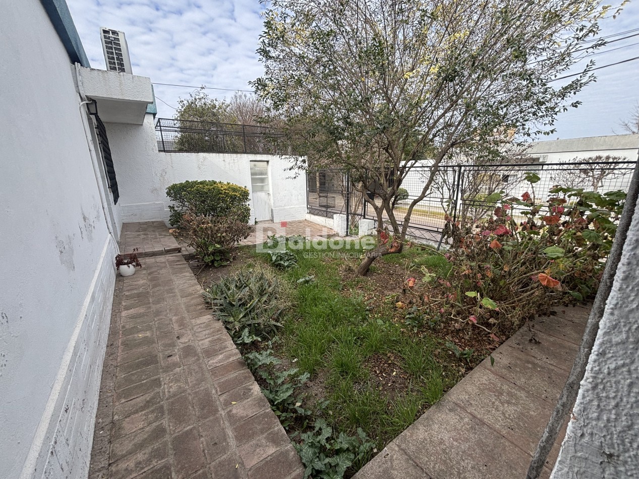 CASA EN VENTA EN SANTA ROSA LA PAMPA - MUY BUENA UBICACION