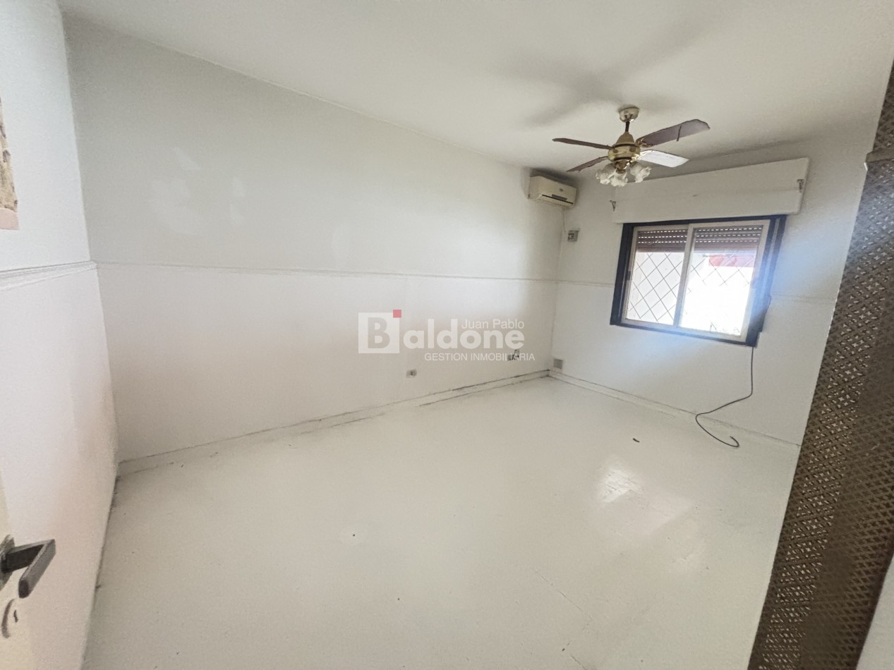 CASA EN VENTA EN SANTA ROSA LA PAMPA - MUY BUENA UBICACION