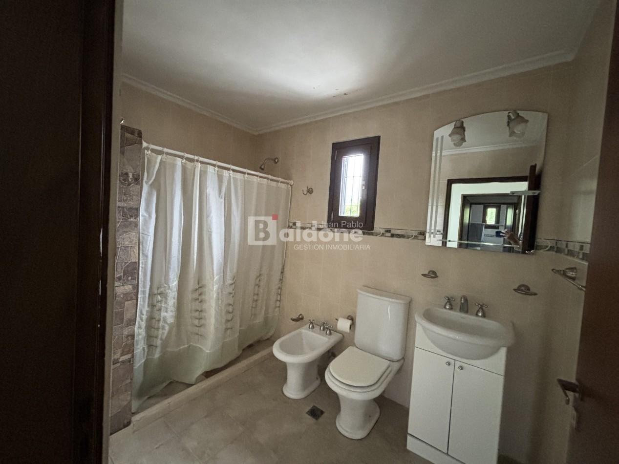 ESPECTACULAR CASA EN VENTA SOBRE CALLE 109 E/ 18 Y AVDA.
