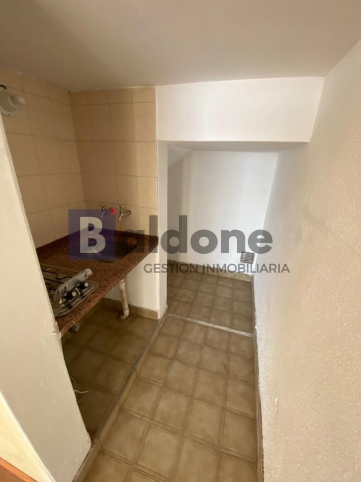 EN ALQUILER LOCAL + DPTO. - SOLO USO COMERCIAL - SOBRE CALLE 24 - GRAL. PICO