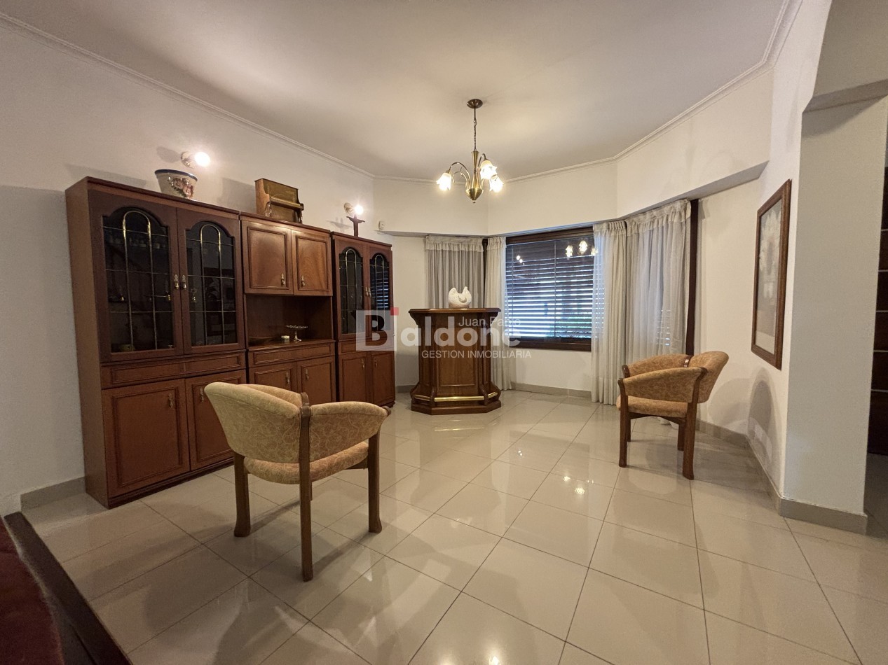 ESPECTACULAR CASA EN VENTA SOBRE CALLE 109 E/ 18 Y AVDA.