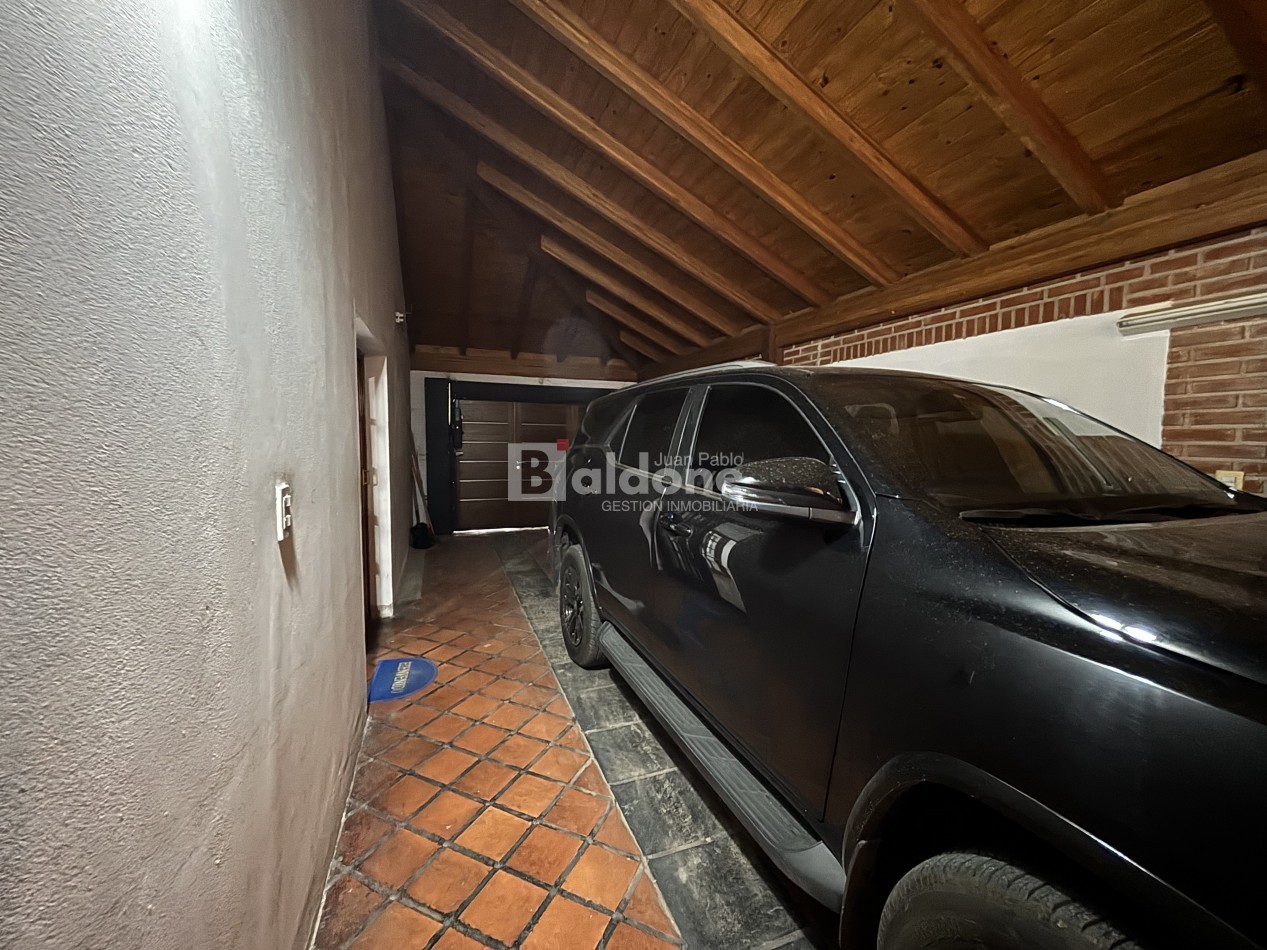 ESPECTACULAR CASA EN VENTA SOBRE CALLE 109 E/ 18 Y AVDA.