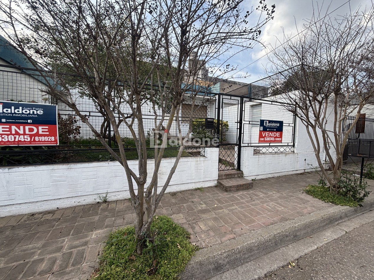 CASA EN VENTA EN SANTA ROSA LA PAMPA - MUY BUENA UBICACION