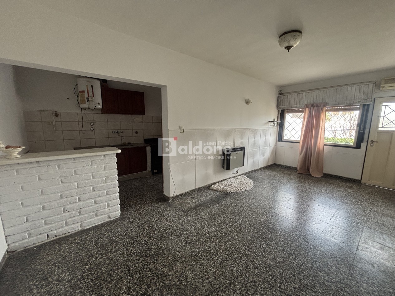 CASA EN VENTA EN SANTA ROSA LA PAMPA - MUY BUENA UBICACION