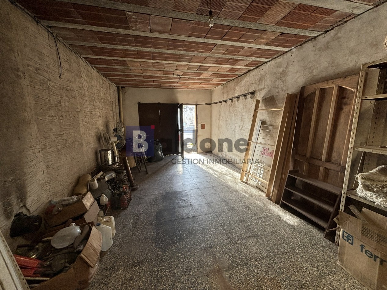 EN VENTA - AMPLIA CASA SOBRE CALLE 2 E/ 21 Y 23 - GRAL, PICO