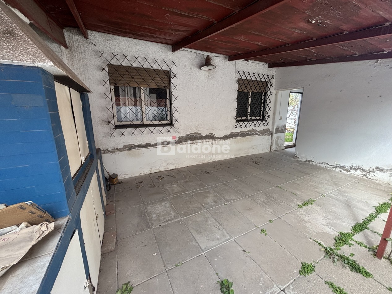 CASA EN VENTA EN SANTA ROSA LA PAMPA - MUY BUENA UBICACION