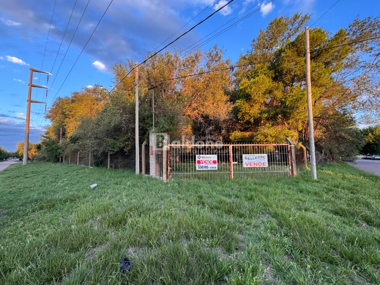 EN VENTA - EXCELENTE PREDIO - CALLE 17 ESQ. 44 - GRAL. PICO