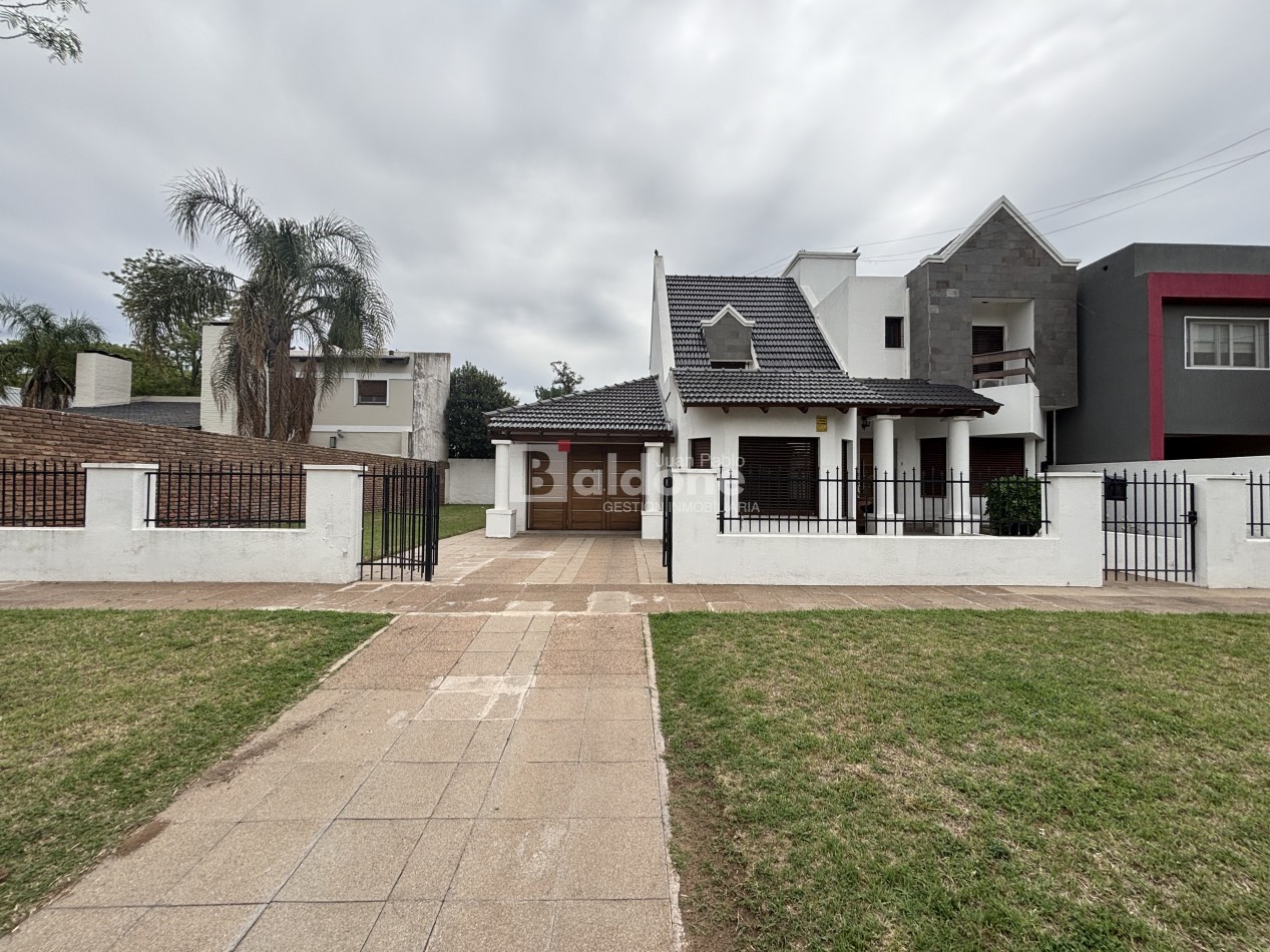 ESPECTACULAR CASA EN VENTA SOBRE CALLE 109 E/ 18 Y AVDA.