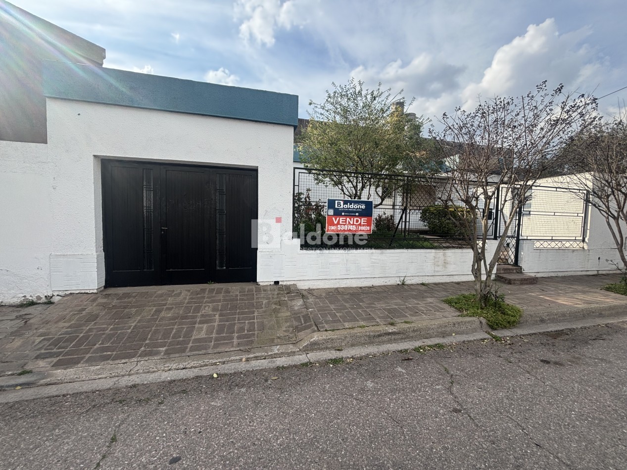 CASA EN VENTA EN SANTA ROSA LA PAMPA - MUY BUENA UBICACION