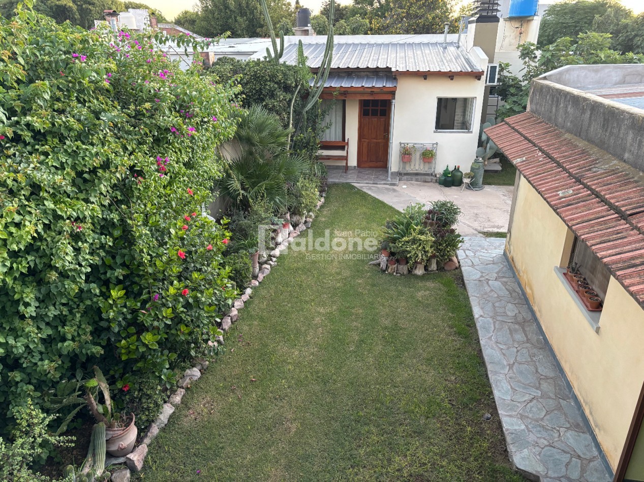 EN VENTA - CASA + DOS DEPARTAMENTOS - CALLE 10 E/ 5 y 7 - GRAL. PICO