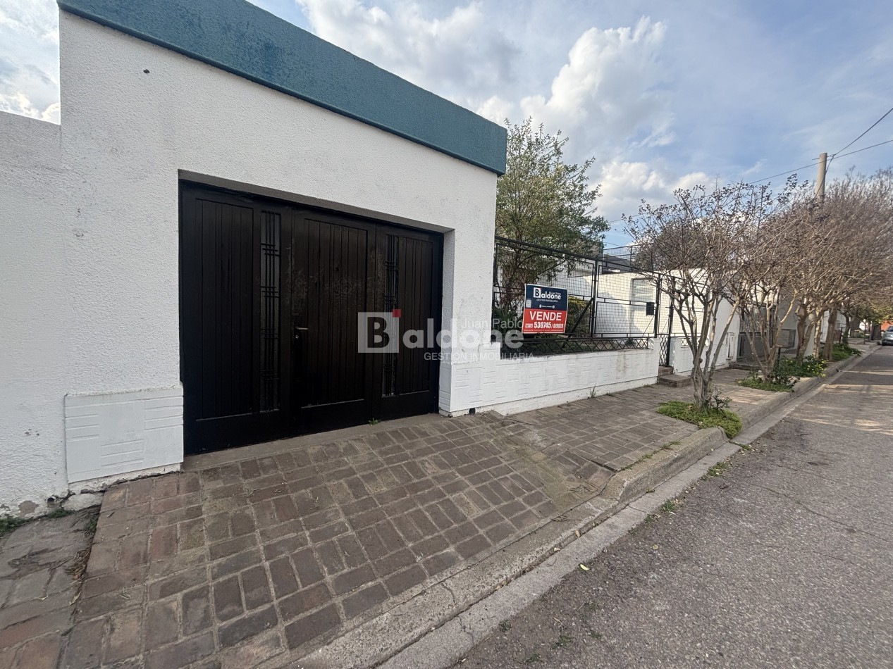CASA EN VENTA EN SANTA ROSA LA PAMPA - MUY BUENA UBICACION