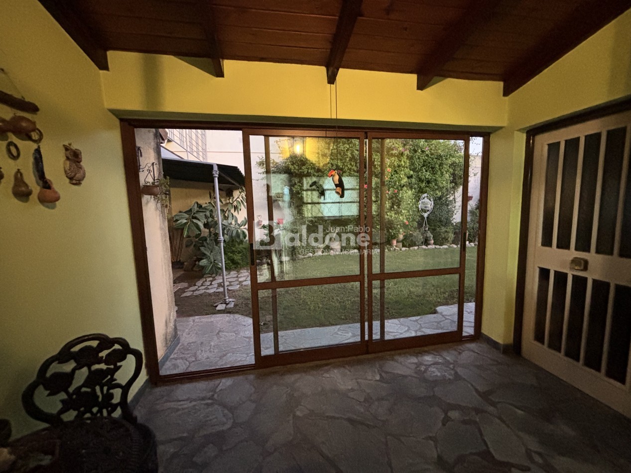 EN VENTA - CASA + DOS DEPARTAMENTOS - CALLE 10 E/ 5 y 7 - GRAL. PICO