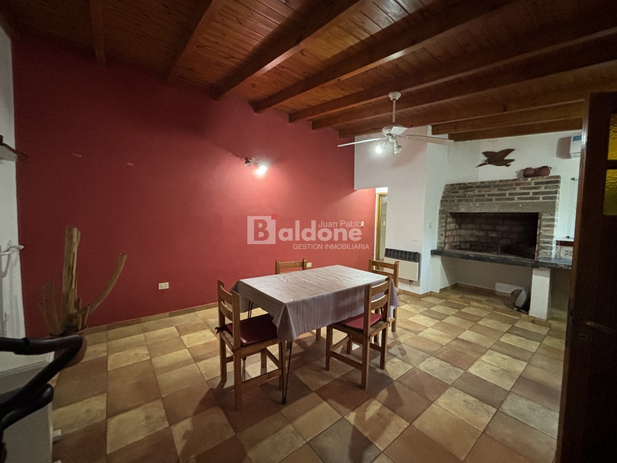 EN VENTA - CASA + DOS DEPARTAMENTOS - CALLE 10 E/ 5 y 7 - GRAL. PICO